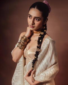 priya-prakash-varrier-in-light-golden-colour-saree-with-shoulderless-blouse-photos-005