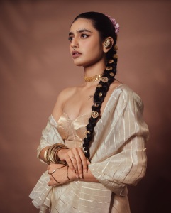 priya-prakash-varrier-in-light-golden-colour-saree-with-shoulderless-blouse-photos-008