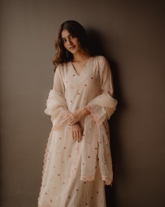 priya-prakash-varrier-in-peach-colour-churidar-for-ethnic-photos-007