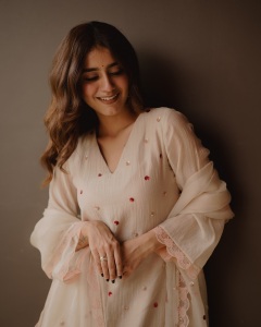priya-prakash-varrier-in-peach-colour-churidar-for-ethnic-photos-008