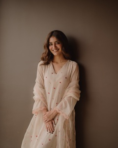 priya-prakash-varrier-in-peach-colour-churidar-for-ethnic-photos-010
