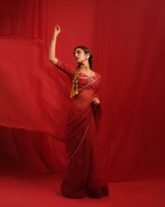 priya-prakash-varrier-in-red-outfit-latest-photos-001