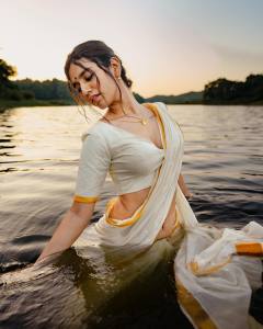priya-prakash-varrier-in-set-saree-glamour-photos-latest-003