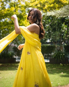 priya-prakash-varrier-in-yellow-latest-trend-churidar-style-photos-009