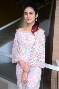 priya-prakash-varrier-latest-photos-21-012