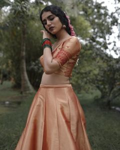 priya-prakash-varrier-new-photoshoot-in-onam-pavada-and-top-001