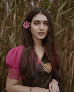 priya-prakash-varrier-new-saree-photos-002
