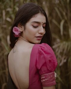 priya-prakash-varrier-new-saree-photos-005