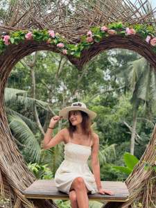priya-varrier-beach-outfit-ideas-photos-004