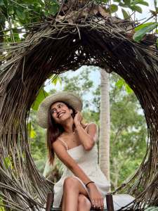priya-varrier-beach-outfit-ideas-photos-005