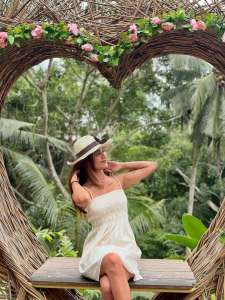 priya-varrier-beach-outfit-ideas-photos-006