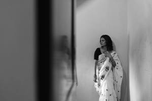 priya-varrier-black-and-white-photos-in-saree-004