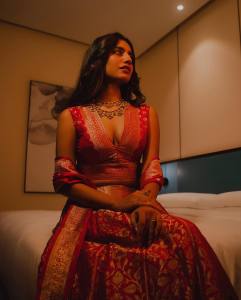 priya-varrier-ethnic-fashion-style-photos-001