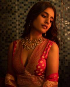 priya-varrier-ethnic-fashion-style-photos-003