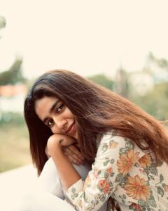 priya-varrier-glamour-photoshoot-pics-009