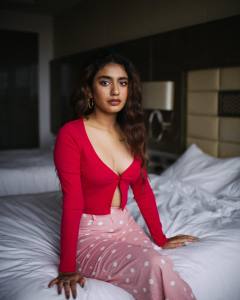 priya-varrier-hot-in-pink-look-photos-001