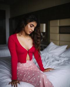 priya-varrier-hot-in-pink-look-photos