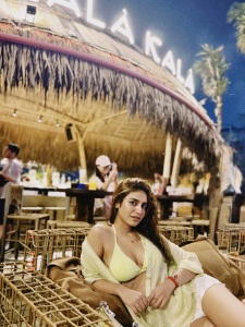 priya-varrier-hot-look-style-photos-004