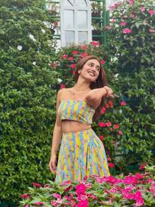 priya-varrier-hot-look-style-photos-009