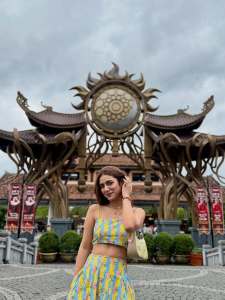 priya-varrier-hot-look-style-photos-010