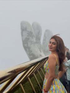 priya-varrier-hot-look-style-photos-015
