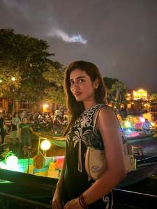 priya-varrier-hot-look-style-photos-023