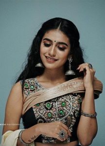 priya varrier images new 5645-001