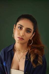 priya-varrier-in-ambica-kukrety-making-photos-005