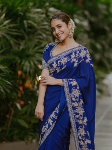 priya-varrier-in-blue-heavy-work-party-wear-saree-with-makeup-ideas-photos-002