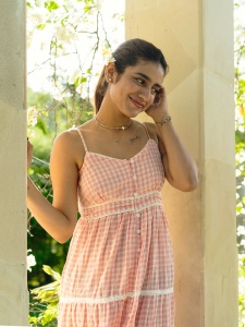 priya-varrier-in-check-design-frock-photos-006