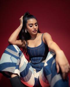priya-varrier-in-freakins-wave-pants-Jeans-002