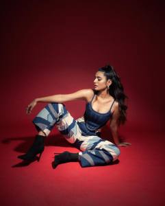 priya-varrier-in-freakins-wave-pants-Jeans-003