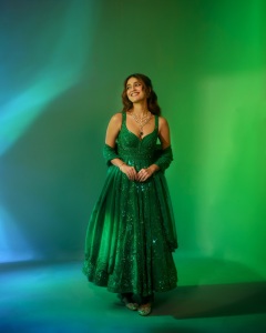 priya-varrier-in-green-party-wear-salwar-suit-trending-style-ideas-002