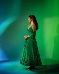 priya-varrier-in-green-party-wear-salwar-suit-trending-style-ideas-007