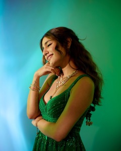 priya-varrier-in-green-party-wear-salwar-suit-trending-style-ideas-008