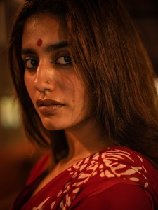 priya-varrier-in-maroon-chungidi-saree-photos-001