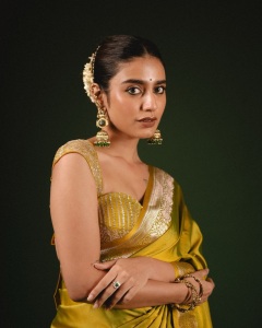 priya-varrier-in-mustard-yellow-hue-with-a-glossy-silk-saree-heavily-embellished-sleeveless-corset-or-bustier-style-blouse-ideas-photos-004