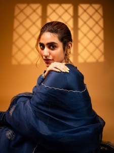 priya-varrier-in-navy-blue-anarkali-party-wear-churidar-photos-006