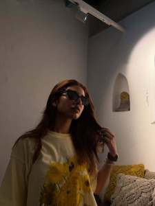 priya-varrier-in-oversized-t-shirt-with-jeans-photo-001