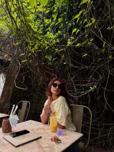 priya-varrier-in-oversized-t-shirt-with-jeans-photo