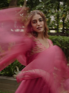 priya-varrier-in-pink-churidar-set-photos-001