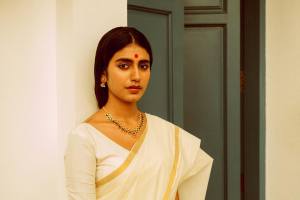 priya-varrier-in-set-saree-images-002