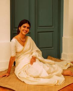 priya-varrier-in-set-saree-images-006