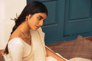 priya-varrier-in-set-saree-images