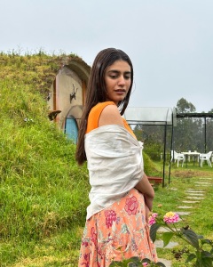 priya-varrier-in-vacation-outfit-style-photos.varrier
