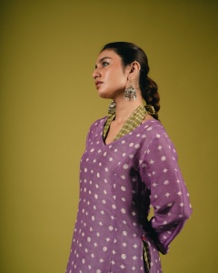 priya-varrier-in-violet-long-length-top-with-palazzo-pants-outfit-photos-013