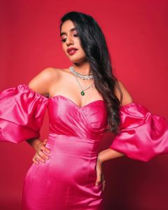 priya-varrier-latest-fashion-photoshoot-for-joyalukas-008