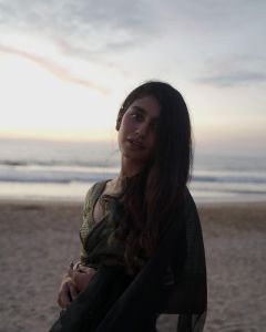 priya-varrier-latest-photos-in-black-saree-002