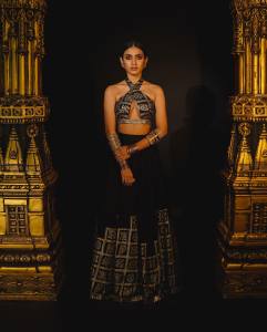 priya-varrier-latest-photos-in-criss-cross-crop-top-with-black-skirt-001
