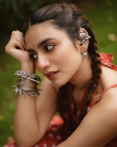 priya-varrier-latest-photos-in-different-outfits-ideas-031